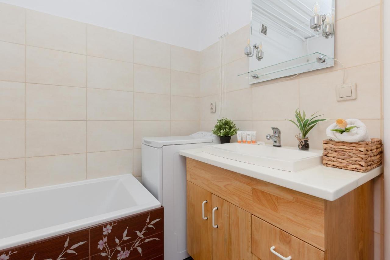 Ferienwohnung Warsaw Airport Studio Astronautow With Balcony By Renters Exterior foto