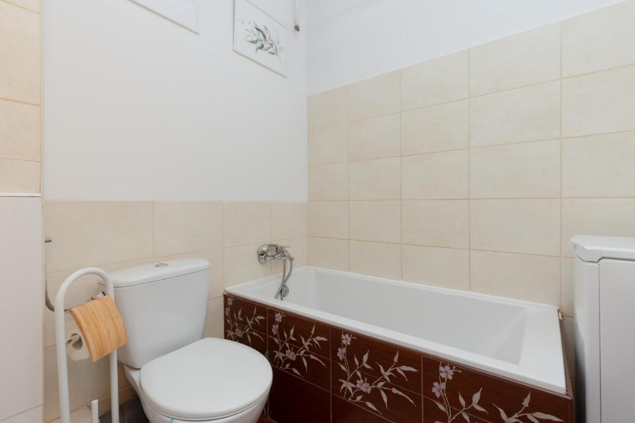 Ferienwohnung Warsaw Airport Studio Astronautow With Balcony By Renters Exterior foto
